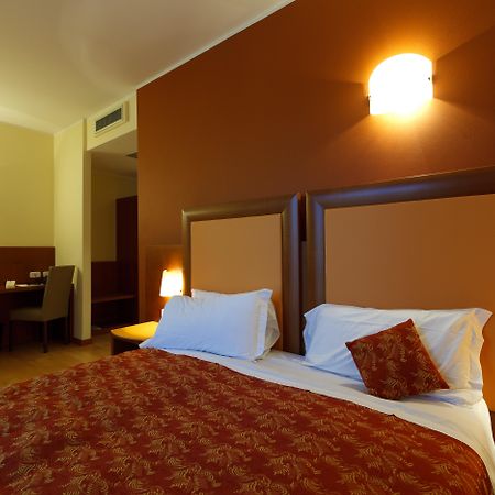 Hotel Villa Delle Rose - Malpensa Oleggio Buitenkant foto
