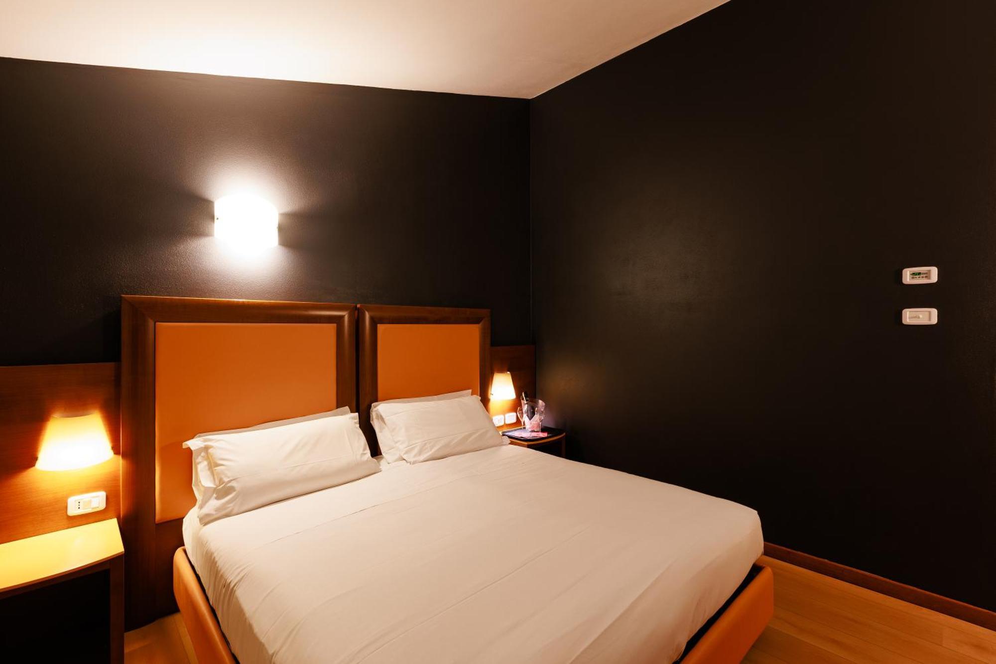 Hotel Villa Delle Rose - Malpensa Oleggio Buitenkant foto