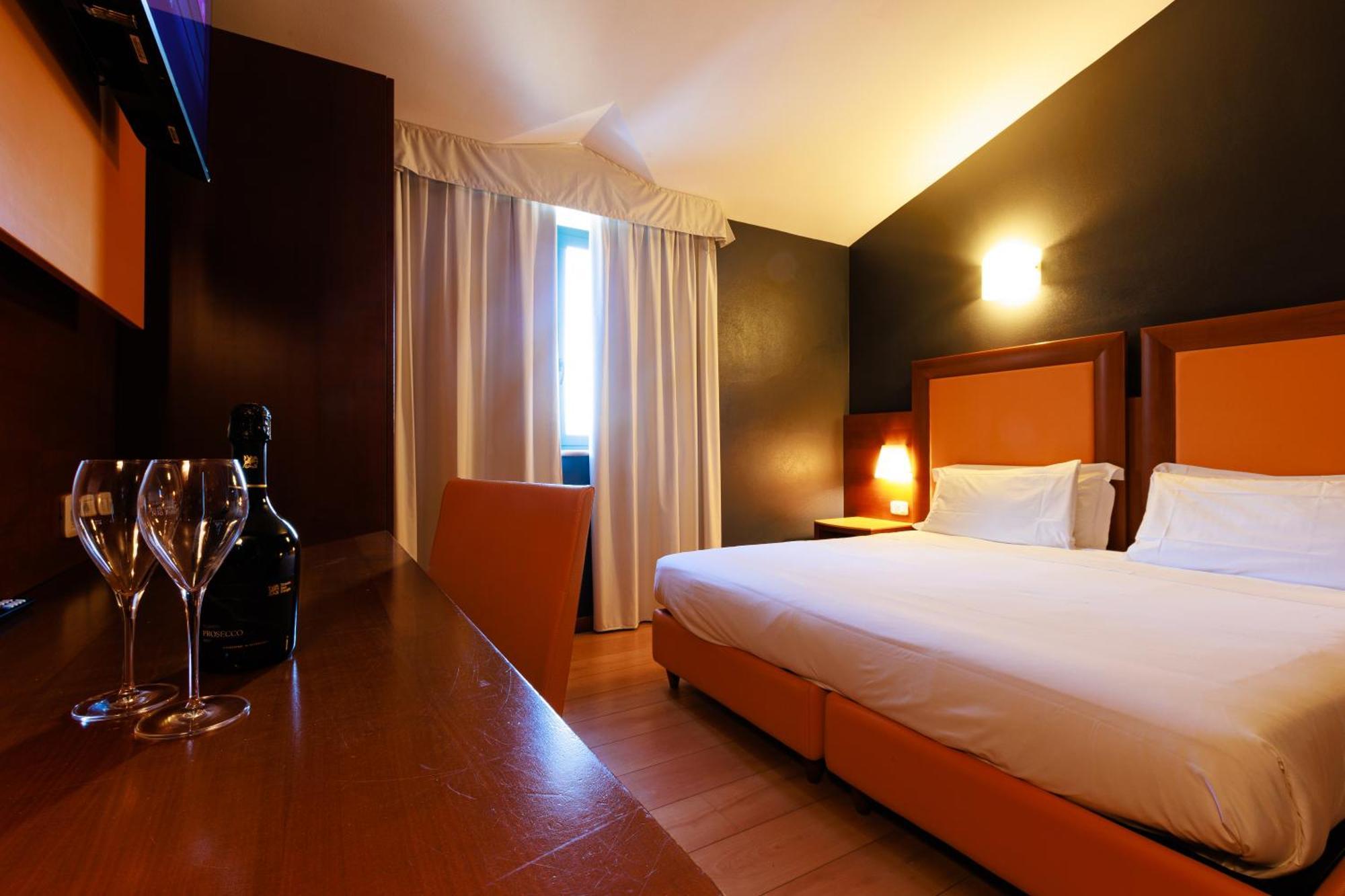 Hotel Villa Delle Rose - Malpensa Oleggio Buitenkant foto