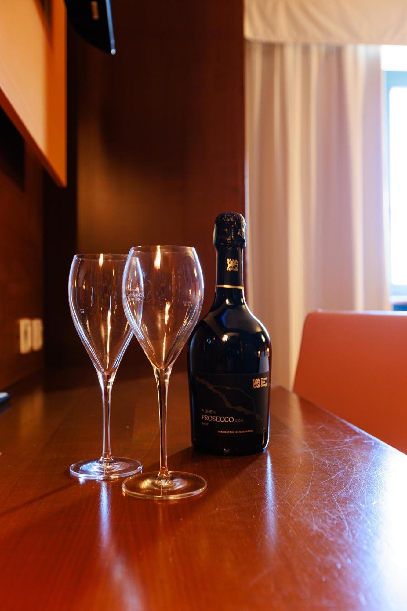 Hotel Villa Delle Rose - Malpensa Oleggio Buitenkant foto