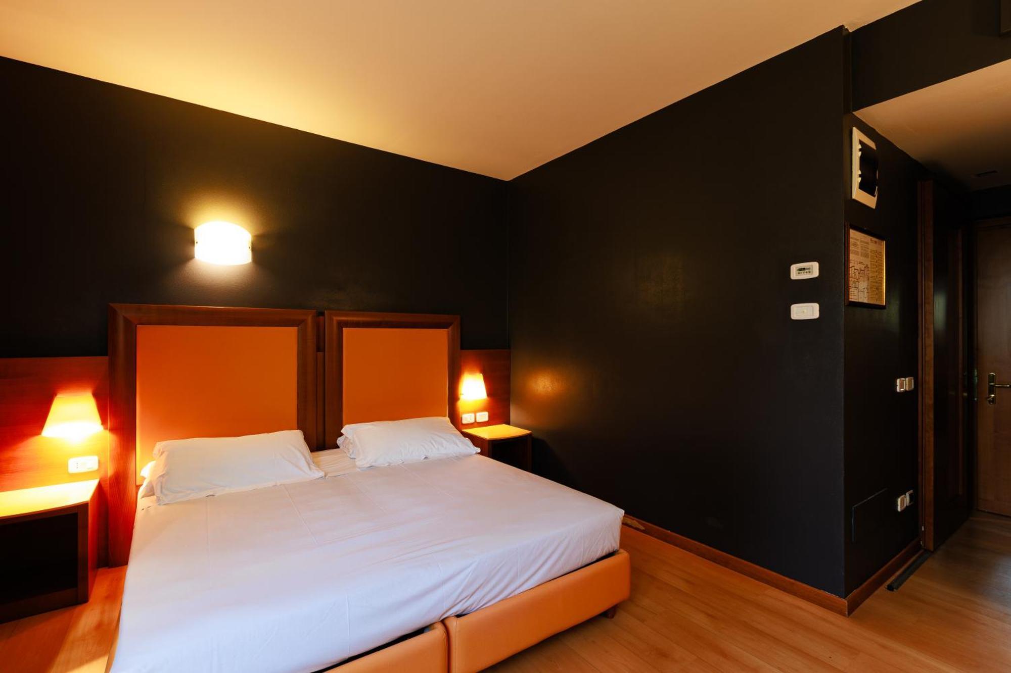 Hotel Villa Delle Rose - Malpensa Oleggio Buitenkant foto