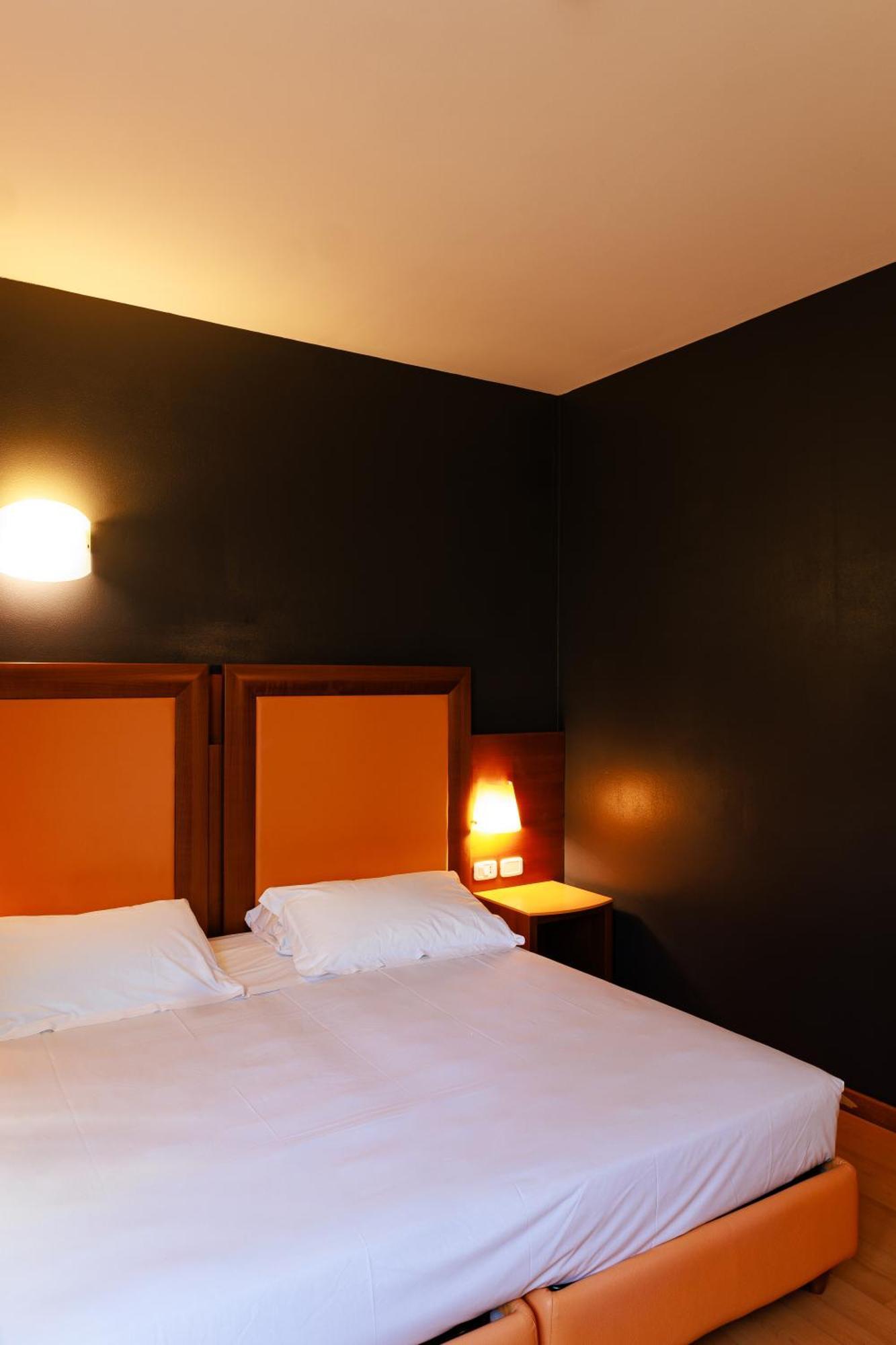 Hotel Villa Delle Rose - Malpensa Oleggio Buitenkant foto