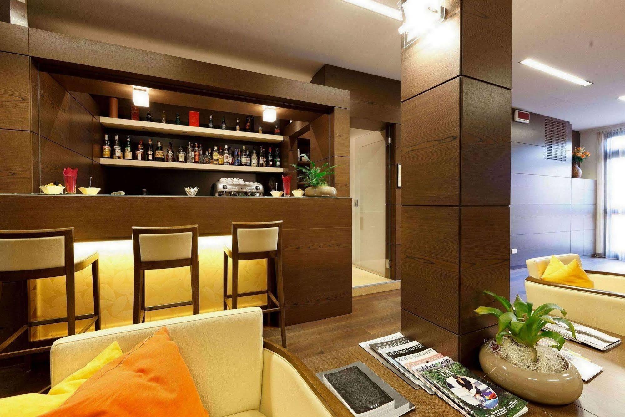 Hotel Villa Delle Rose - Malpensa Oleggio Buitenkant foto