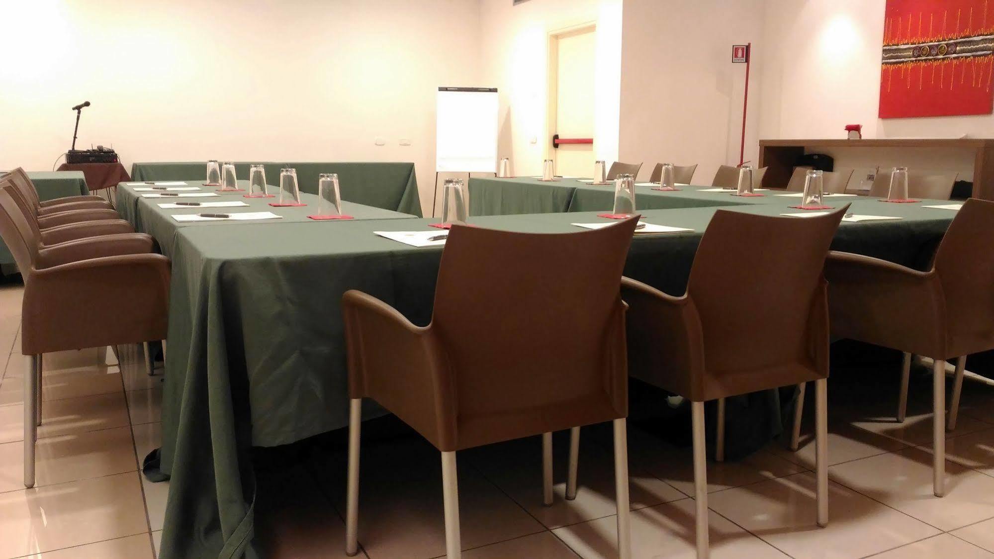 Hotel Villa Delle Rose - Malpensa Oleggio Buitenkant foto