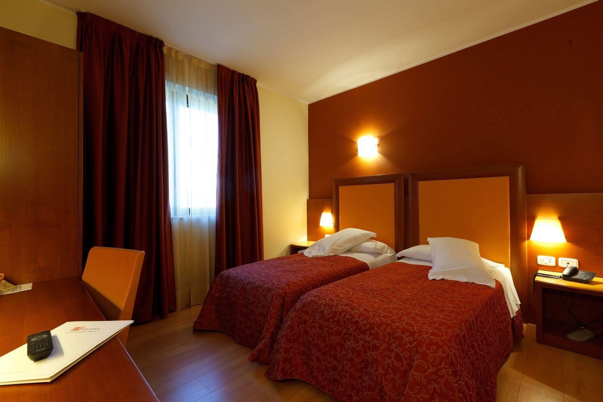 Hotel Villa Delle Rose - Malpensa Oleggio Buitenkant foto